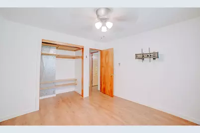 911 E Locust Street, Watseka, IL 60970 - Photo 17