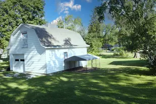 911 E Locust St, Watseka, IL 60970 - Photo 5