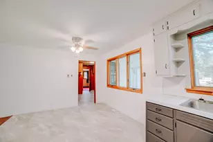 911 E Locust St, Watseka, IL 60970 - Photo 13