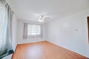 911 E Locust St, Watseka, IL 60970 - Photo 21