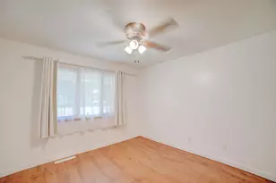 911 E Locust St, Watseka, IL 60970 - Photo 19