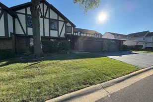 372 Springlake Ln, Aurora, IL 60504 - Photo 1