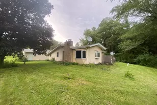 9283 N Main St, Rockford, IL 61103 - Photo 3