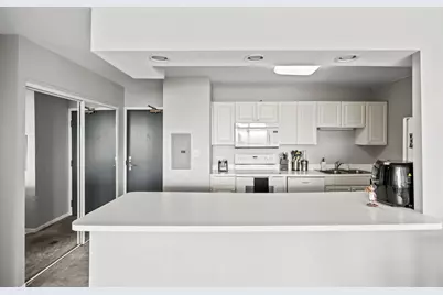 3930 N Pine Grove Avenue #2010, Chicago, IL 60613 - Photo 5