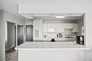 3930 N Pine Grove Ave, Chicago, IL 60613 - Photo 5