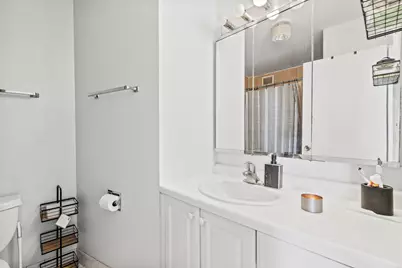 3930 N Pine Grove Avenue #2010, Chicago, IL 60613 - Photo 7