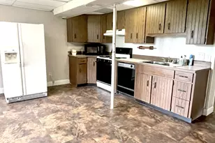 1415 Plain St, Peru, IL 61354 - Photo 9