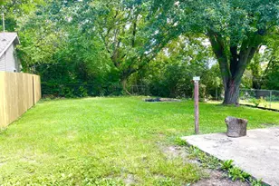 1415 Plain St, Peru, IL 61354 - Photo 17