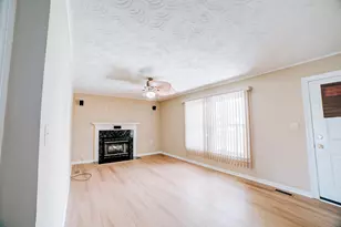 204 Kellerhal Dr, Cissna Park, IL 60924 - Photo 13