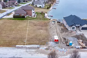 8160 Lakeview Ct, Winfield, IN 46307 - Photo 3