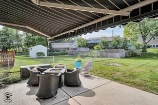 8838 Oakwood Dr, Hickory Hills, IL 60457 - Photo 27