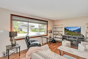 8838 Oakwood Dr, Hickory Hills, IL 60457 - Photo 5