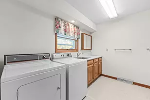 844 S 7th St, Dekalb, IL 60115 - Photo 9
