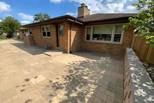 378 Oakwood Dr, Crete, IL 60417 - Photo 9