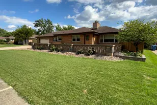 378 Oakwood Dr, Crete, IL 60417 - Photo 11