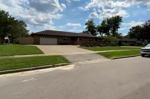 378 Oakwood Dr, Crete, IL 60417 - Photo 13