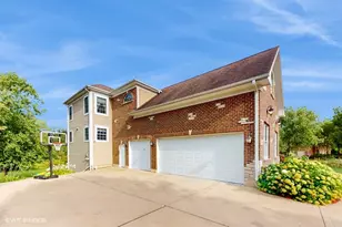 7230 Bonnie Dr, Lakewood, IL 60014 - Photo 9