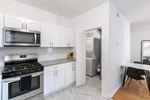 550 W Surf St, Chicago, IL 60657 - Photo 9