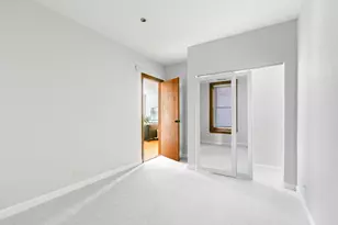 550 W Surf St, Chicago, IL 60657 - Photo 15