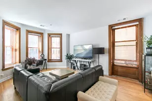 550 W Surf St, Chicago, IL 60657 - Photo 5