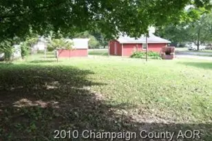 606 E Van Allen St, Tuscola, IL 61953 - Photo 3