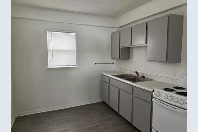 309 W Pleasant Street, Freeport, IL 61032 - Photo 31