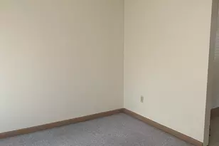 309 W Pleasant St, Freeport, IL 61032 - Photo 7