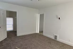 309 W Pleasant St, Freeport, IL 61032 - Photo 15