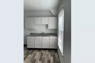 309 W Pleasant Street, Freeport, IL 61032 - Photo 17