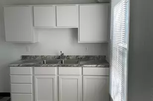 309 W Pleasant St, Freeport, IL 61032 - Photo 17