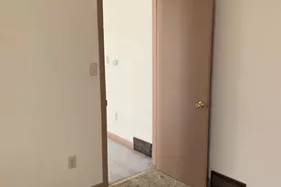 309 W Pleasant St, Freeport, IL 61032 - Photo 5