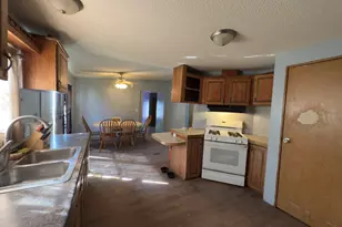 1995 Schuyler Ave, Kankakee, IL 60901 - Photo 5