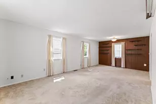 1007 Holiday Dr, Champaign, IL 61821 - Photo 9