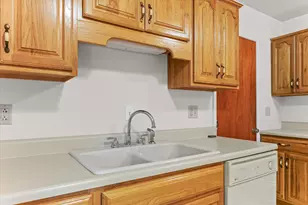 1007 Holiday Dr, Champaign, IL 61821 - Photo 15