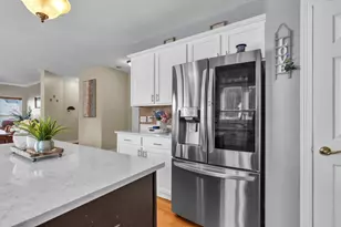 240 Hearthstone Dr, Bartlett, IL 60103 - Photo 9