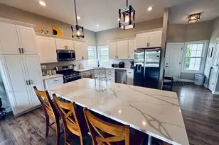 10359 E Shagbark Ln, Rochelle, IL 61068 - Photo 5