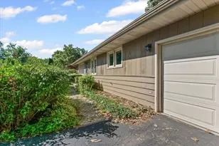 809 S Victor St, Champaign, IL 61821 - Photo 3