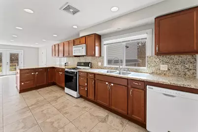 2916 Oakwood Avenue, McHenry, IL 60051 - Photo 9