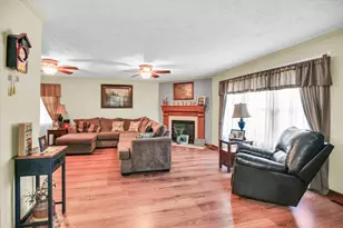 2128 Bonnie Ln, Monticello, IL 61856 - Photo 9