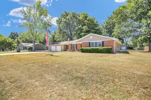 2128 Bonnie Ln, Monticello, IL 61856 - Photo 3