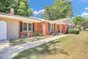 2128 Bonnie Ln, Monticello, IL 61856 - Photo 5