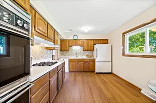 300 S We Go Trail, Mount Prospect, IL 60056 - Photo 7