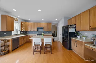 3529 Chancery Ln, Carpentersville, IL 60110 - Photo 7