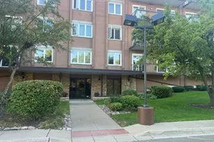 8101 W Courte Dr, Niles, IL 60714 - Photo 3