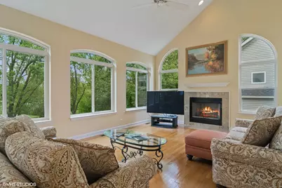 1048 N Palos Avenue, Palatine, IL 60067 - Photo 9