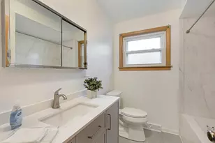 7636 W Rosedale Ave, Chicago, IL 60631 - Photo 9