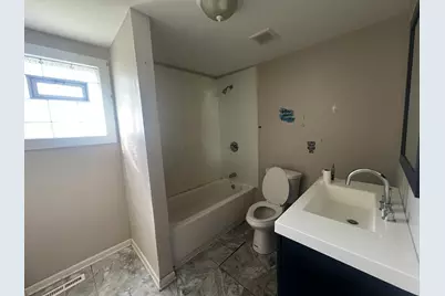 11516 S Yale Avenue, Chicago, IL 60628 - Photo 5