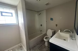 11516 S Yale Ave, Chicago, IL 60628 - Photo 5