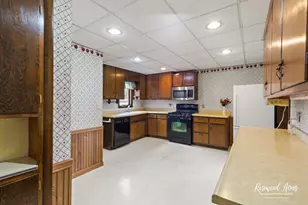 7861 E 2250S Rd, Saint Anne, IL 60964 - Photo 5