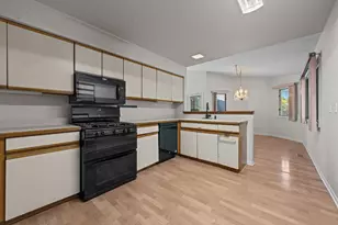 106 Sumac Ct, Saint Charles, IL 60174 - Photo 7